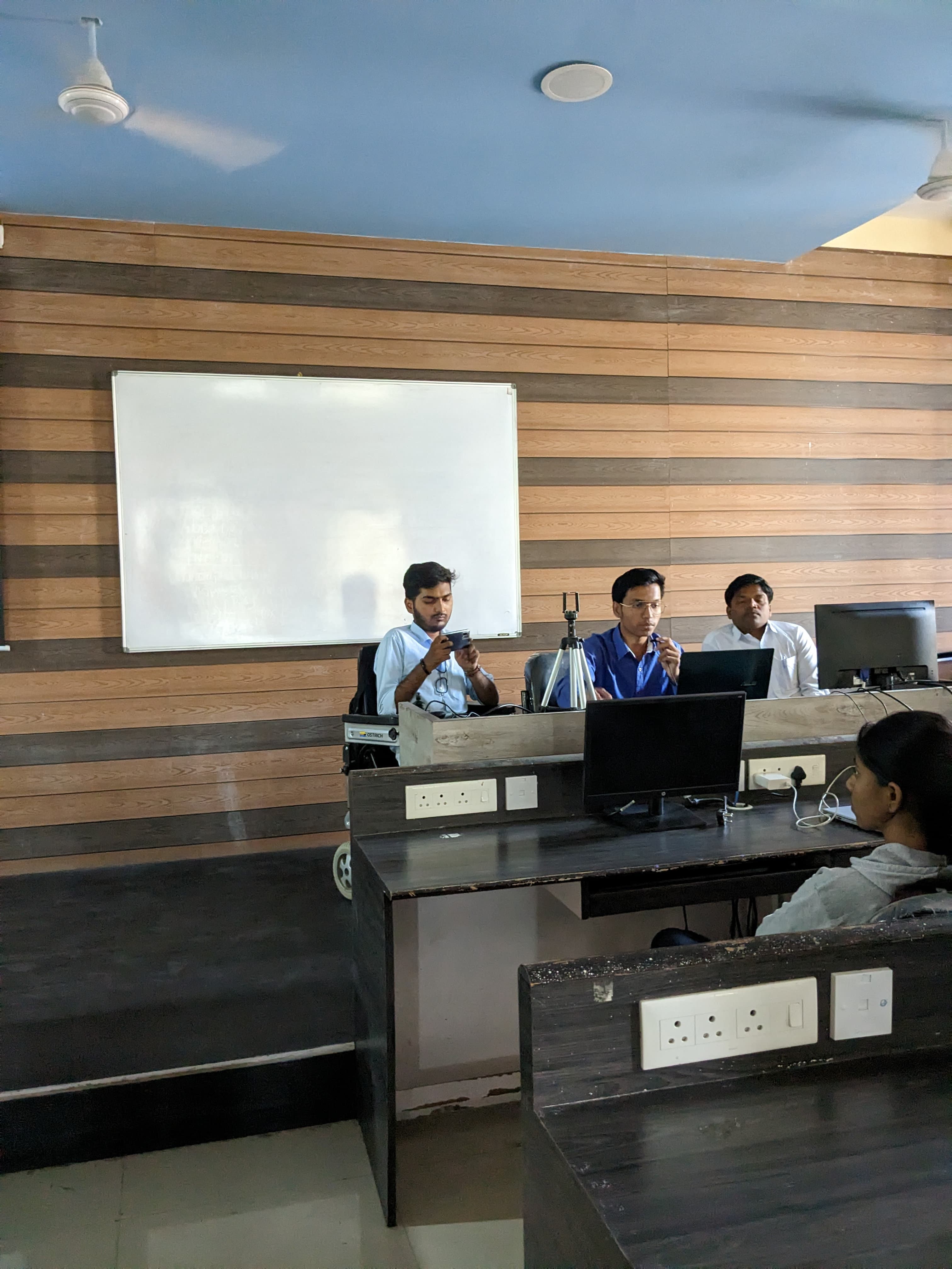 Yuvraj Darshankar taking a Workshop on Web Development by Team SWAG Club